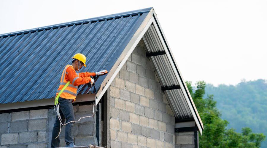 Expert Emergency Roof Repairs services in Newton, IA